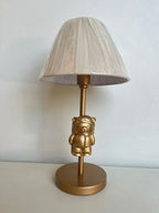 Abajur de Mesa Coroa Dourado com Cupula Bege - medidas ou especificacoes